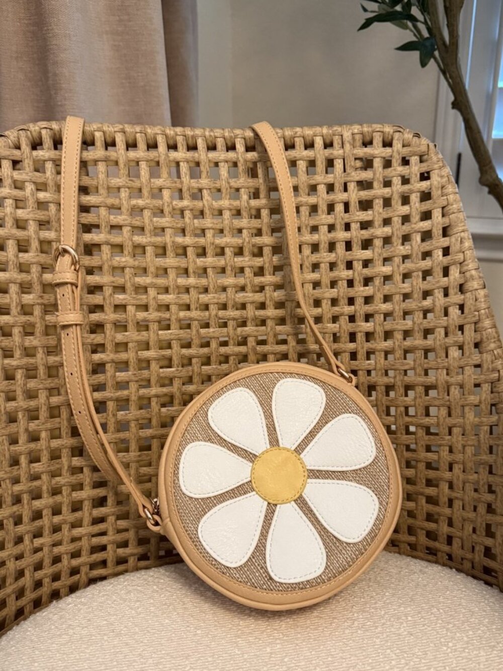 LC Lauren Conrad Crossbody Round Daisy Purse